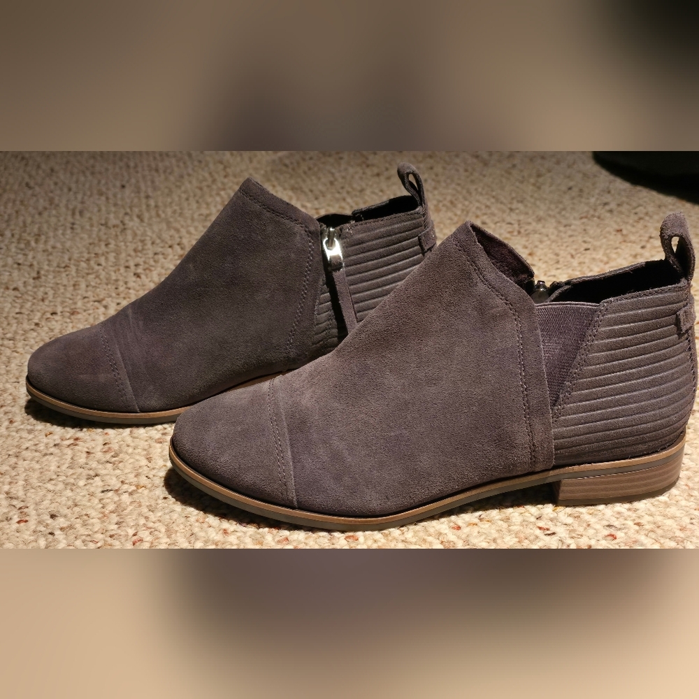 Tom's Suede Booties Grey